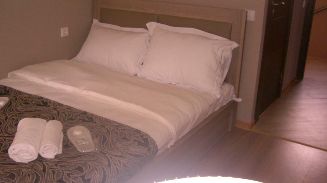 New Hotel Tbilisi ภายนอก รูปภาพ